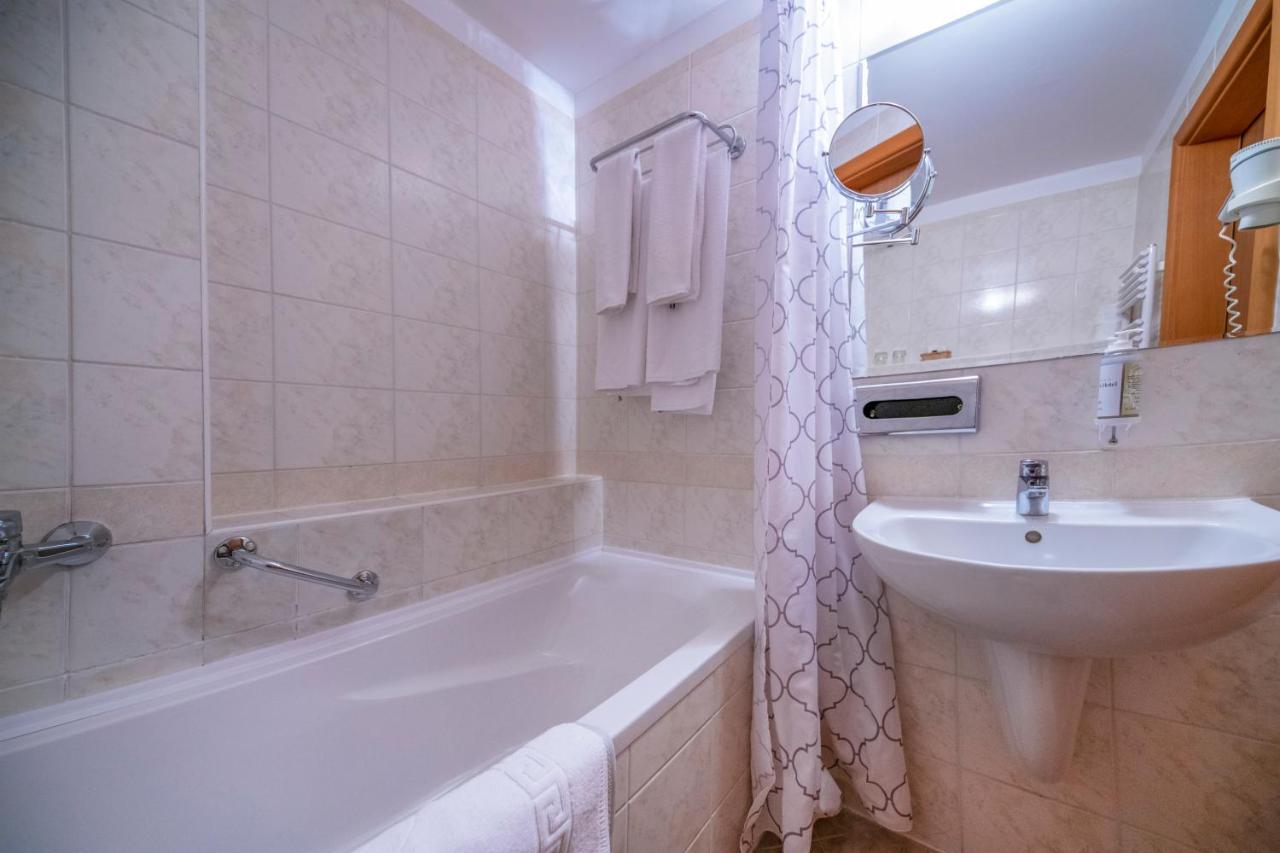 Zichy Park Hotel Bikács Extérieur photo
