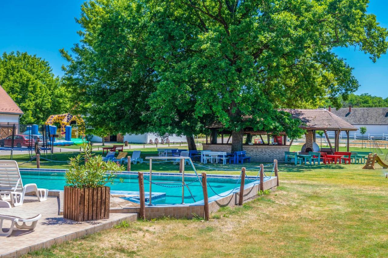 Zichy Park Hotel Bikács Extérieur photo