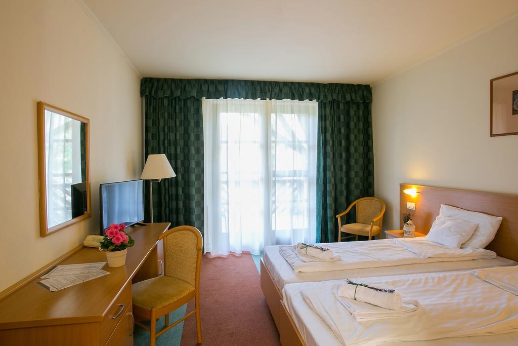 Zichy Park Hotel Bikács Extérieur photo